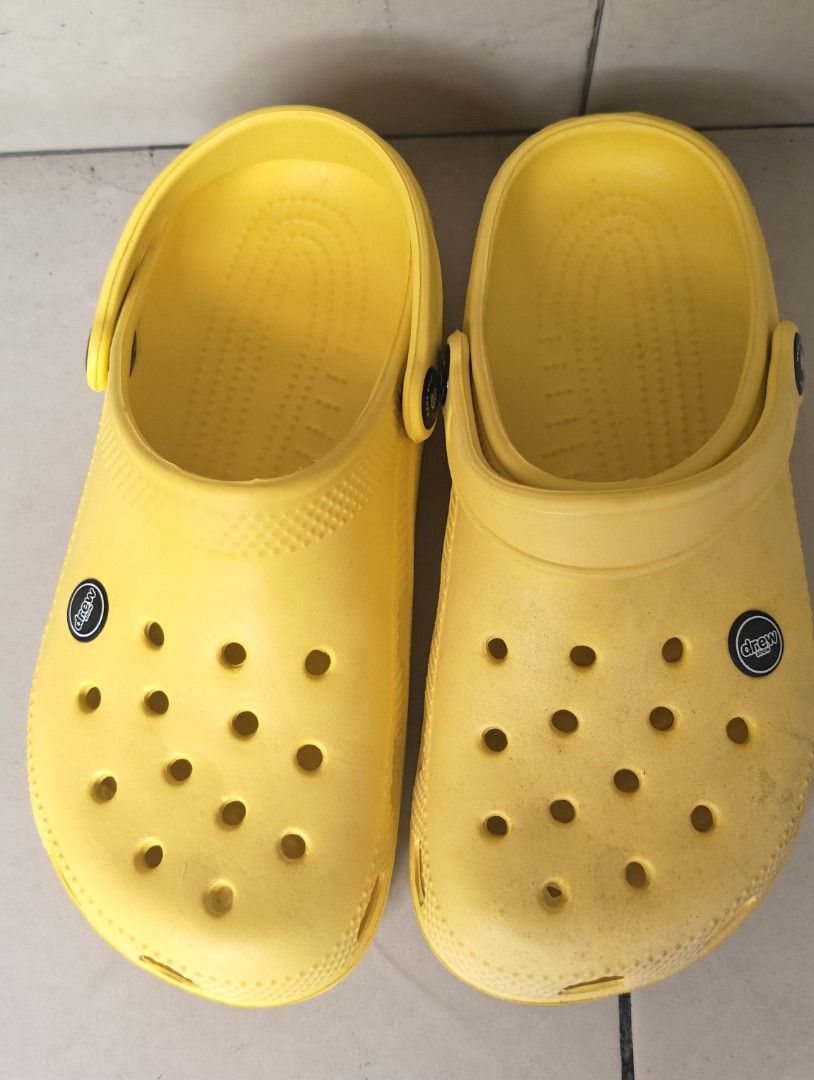 Yellow Slides (Size 37) (Category: Slippers and slides) located in Quezon City. Submitted by smilebabymitch (Listing ID 1470930142, Image 1). Description: .