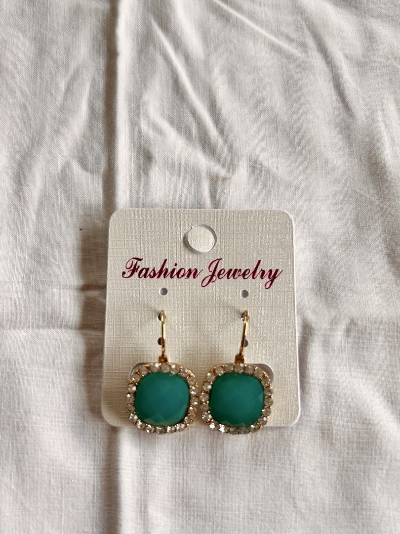 Yellow Teal Square Earrings (Category: Earrings) located in Pinamalayan. Submitted by _dragonfly (Listing ID 1470769985, Image 3). Description: 40 each.