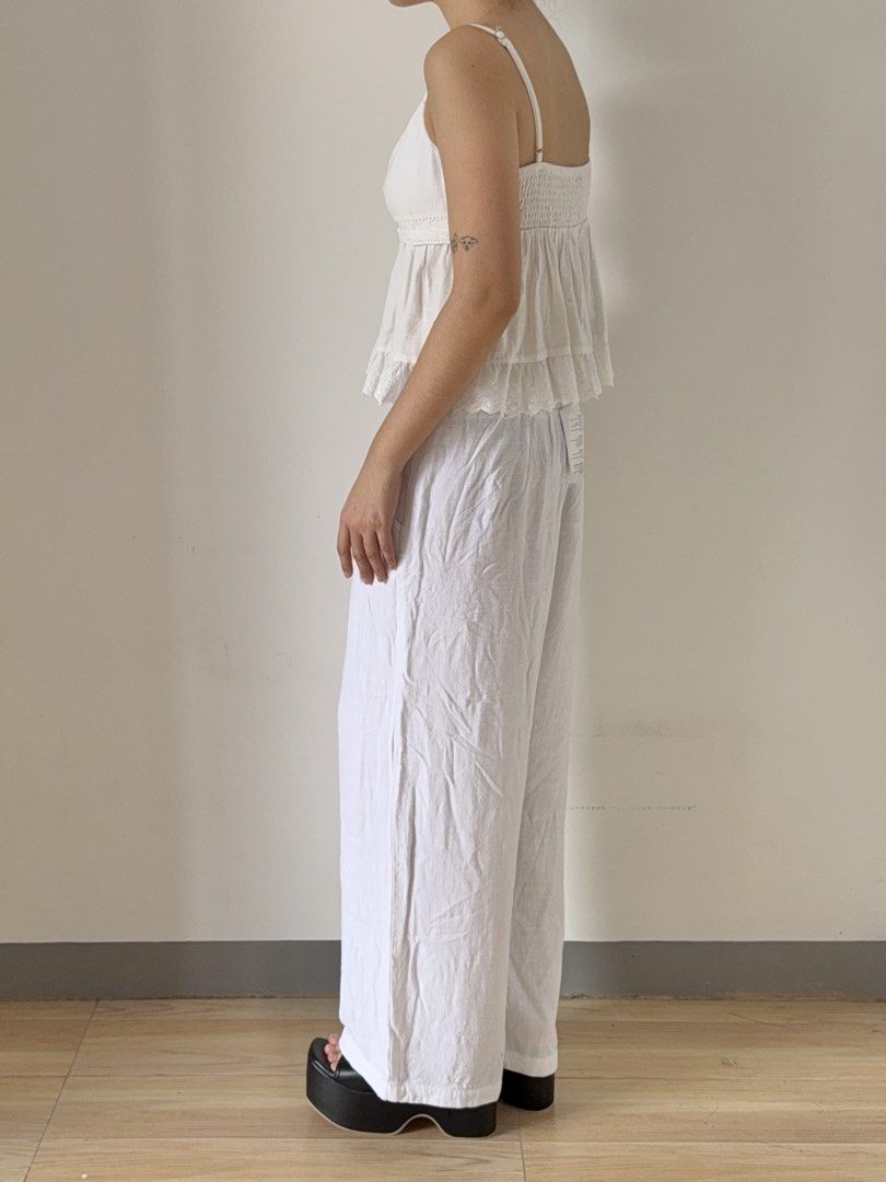YL white wide leg linen drawstring beach pants (Category: Other Bottoms) located in Las Pinas. Submitted by flyfarflower (Listing ID 1470902656, Image 2). Description: Actual pictures posted 📸. J&T Express or Lalamove/Grab 📦 Low Waist: 27-31” Length: 36”.
