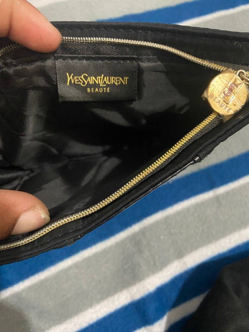 YSL Beaute bag (Category: Purses & Pouches) located in Manila. Submitted by ricobagallon123 (Listing ID 1470858374, Image 3). Description: .