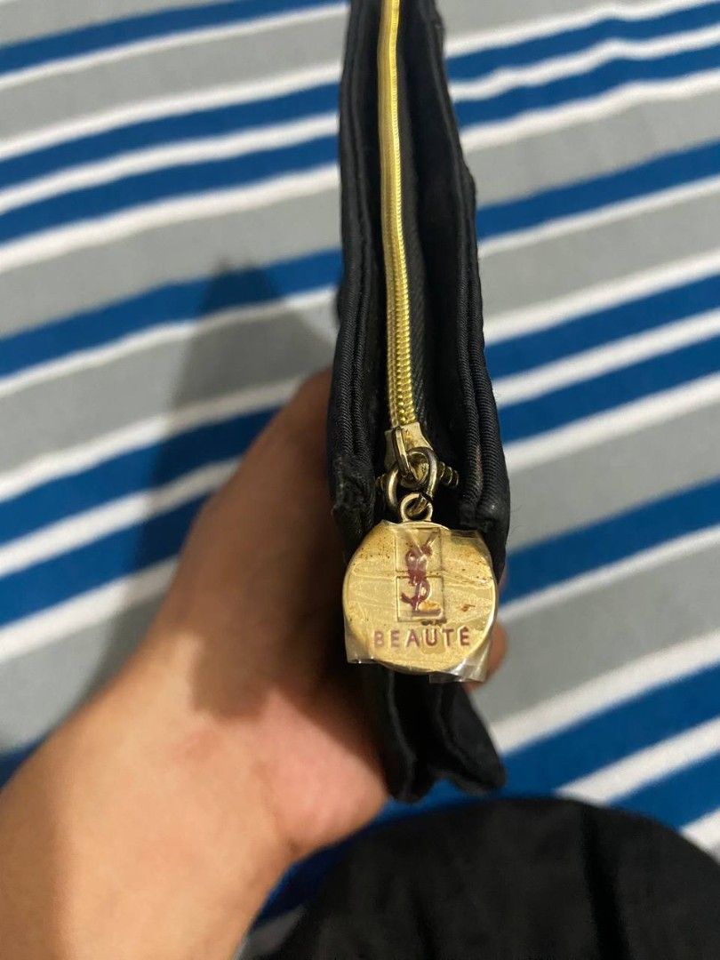 YSL Beaute bag (Category: Purses & Pouches) located in Manila. Submitted by ricobagallon123 (Listing ID 1470858374, Image 2). Description: .
