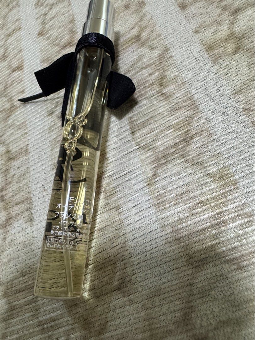 YSL MON PARIS (Category: Fragrance & Deodorants) located in Agdangan. Submitted by lavishbyji22912 (Listing ID 1470815824, Image 2). Description: Authentic With paper bag No box natapon ko na sya e Bought in japan Unused .