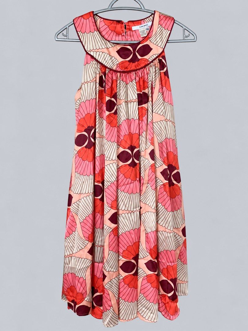 Zara Basic Floral Print Sleeveless Midi Dress (Category: Dresses) located in Bacoor. Submitted by goodfinds02 (Listing ID 1470844960, Image 1). Description: - Brand: Zara Basic - Style: Sleeveless midi dress with a flowy fit - Pattern: Vibrant pink and red floral print - Details: Button closure at the neckline, lightweight fabric - Condition: Brand new with clean tag attached - Perfect for: Casual outings and sunny days.