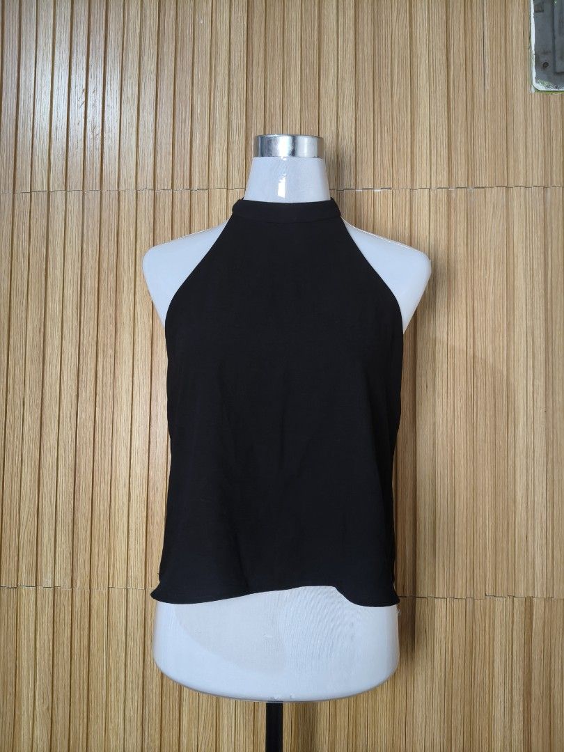 Zara Black Halter Neck Top Size M (Category: Sleeveless) located in Taguig. Submitted by ashie_clothing (Listing ID 1470839360, Image 2). Description: - Brand: Zara - Size: M - Color: Black - Material/Origin: Made in Morocco, lightweight fabric - Design: Halter neck, high neckline, and open back - Styling: Perfect for pairing with jeans or skirts for casual outings - Condition: Excellent / Grab it before it's gone!.
