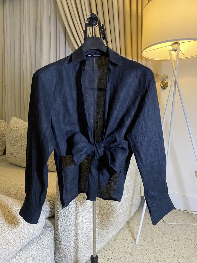 Zara Black Linen Knot Blouse Size M (Category: Blouses) located in Valencia. Submitted by negnikkah (Listing ID 1470837756, Image 1). Description: - Brand: Zara - Color: Black - Size: M - Material: Lightweight textured linen - Features: Long sleeves with structured cuffs, front tie-knot waist detail, and classic collar + SF / J&T.