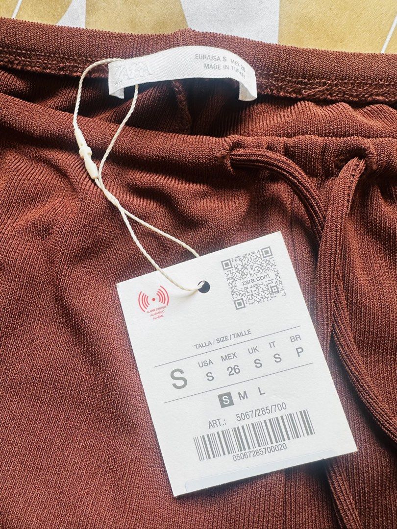 Zara Brown Wide Leg Drawstring Pants (Category: Jeans) located in Marikina City. Submitted by zarahlovestoshop (Listing ID 1470796207, Image 3). Description: - Brand: Zara - Item: Brown wide-leg trousers - Size: Small (S) - Condition: Brand new with tags (BNWT), paper bag included - Material/Design: Textured knit fabric, relaxed fit, adjustable drawstring waistband - Original Retail Price: ₱1,995 -SF c/o buyer -MOP: Bpi or Gcash only.