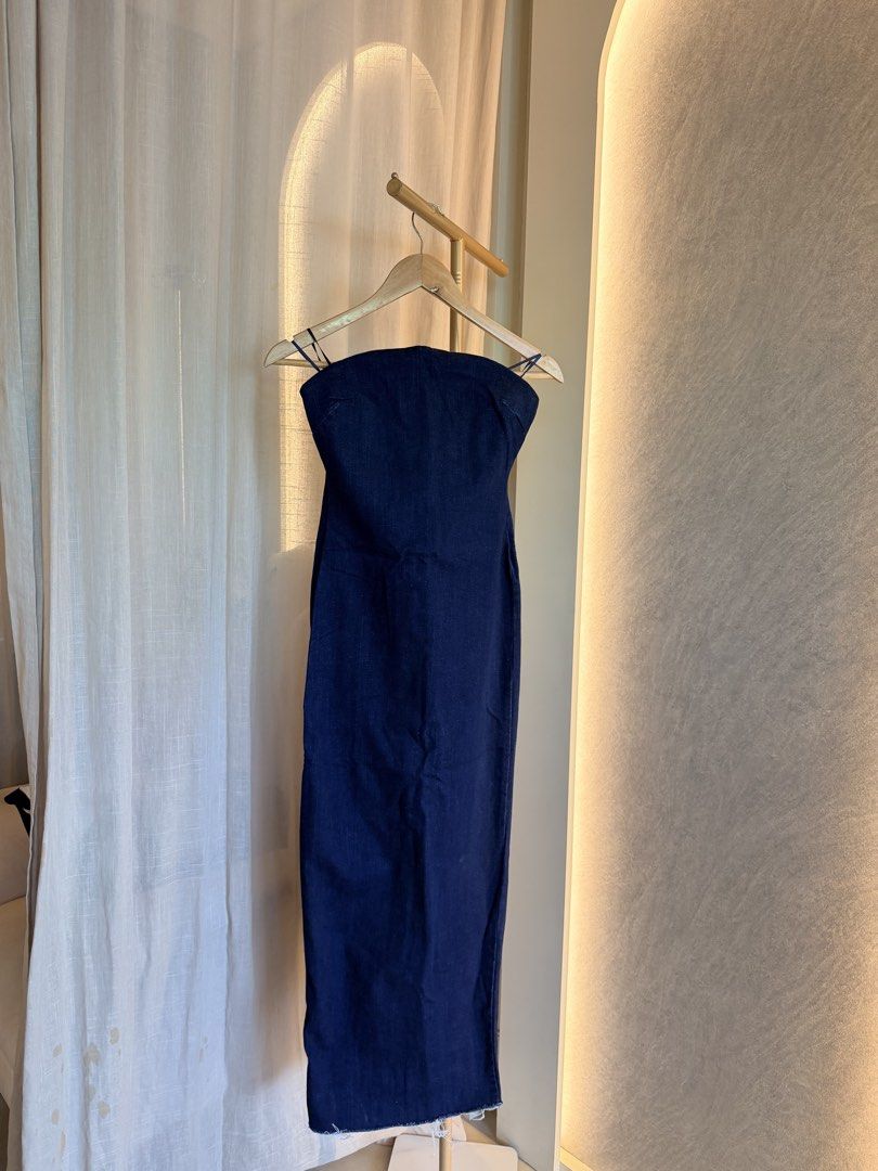 ZARA dark long denim dress (Category: Dresses) located in Taytay. Submitted by chloweann (Listing ID 1470823549, Image 1). Description: Brand: ZARA Size: Small style: tube dark denim, zip back and with rubber slip.