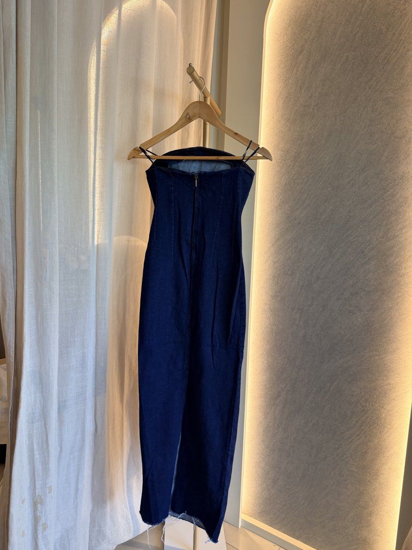 ZARA dark long denim dress (Category: Dresses) located in Taytay. Submitted by chloweann (Listing ID 1470823549, Image 2). Description: Brand: ZARA Size: Small style: tube dark denim, zip back and with rubber slip.