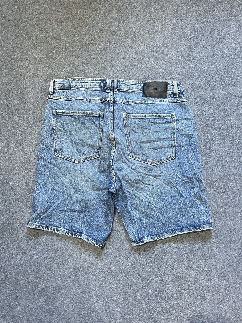 ZARA denim jorts (Category: Shorts) located in Lapu Lapu. Submitted by jhonrener41426 (Listing ID 1470810662, Image 3). Description: Size 36 Length-20 Leg opening-11 Excellent condition Color rate 9.5/10 Authentic Issue none .