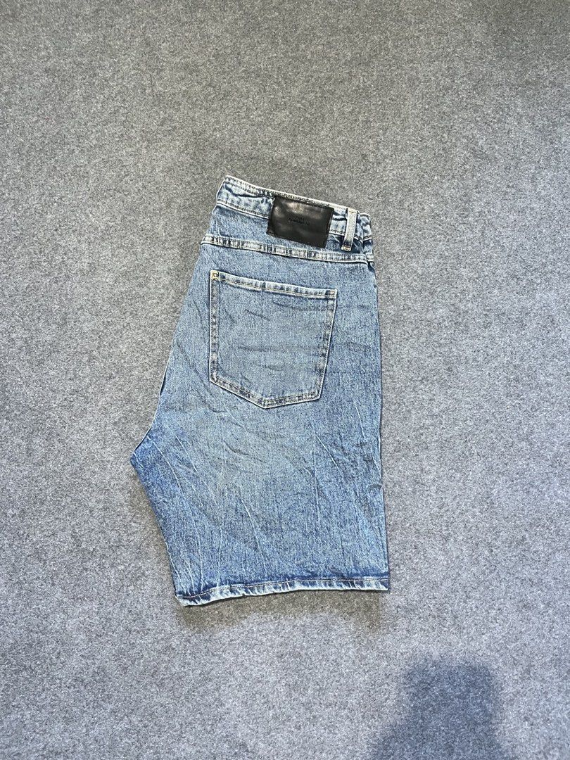 ZARA denim jorts (Category: Shorts) located in Lapu Lapu. Submitted by jhonrener41426 (Listing ID 1470810662, Image 2). Description: Size 36 Length-20 Leg opening-11 Excellent condition Color rate 9.5/10 Authentic Issue none .
