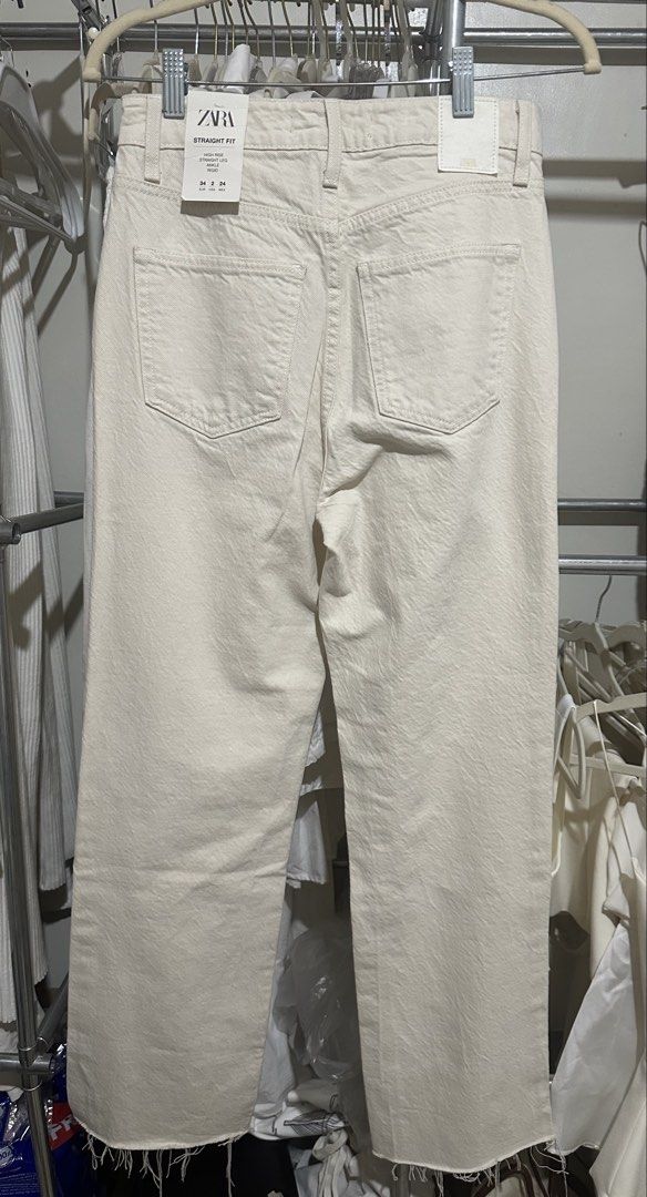 Zara Ecru Straight Fit Jeans (Category: Jeans) located in Davao. Submitted by krau_ (Listing ID 1470827018, Image 3). Description: Brand new with tag! Last price! High rise, Rigid Denim Not stretchable Size 34 on tag, fits 26 best Length 40 inches Issue: missing rivets on the pocket corners .