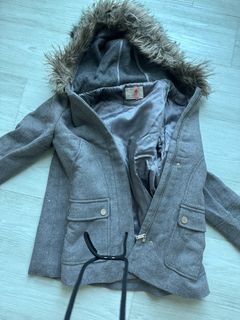 (Category: ) located in . Submitted by janwardrobe (Listing ID 1470833561, Image 1). Description: .