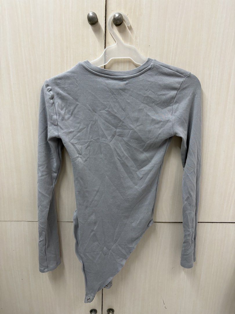 zara fitted top gray long sleeve bodysuit (Category: Longsleeves) located in Makati City. Submitted by santanajdd (Listing ID 1470928885, Image 2). Description: 💬 dm for more info 📍 based in makati rfs: decluttering * this feels n is very nice. i love this sm but it js doesn't match my style.