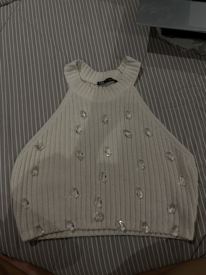 ZARA Halter Top (Category: Others Tops) located in Las Pinas. Submitted by francesaly (Listing ID 1470895008, Image 1). Description: .