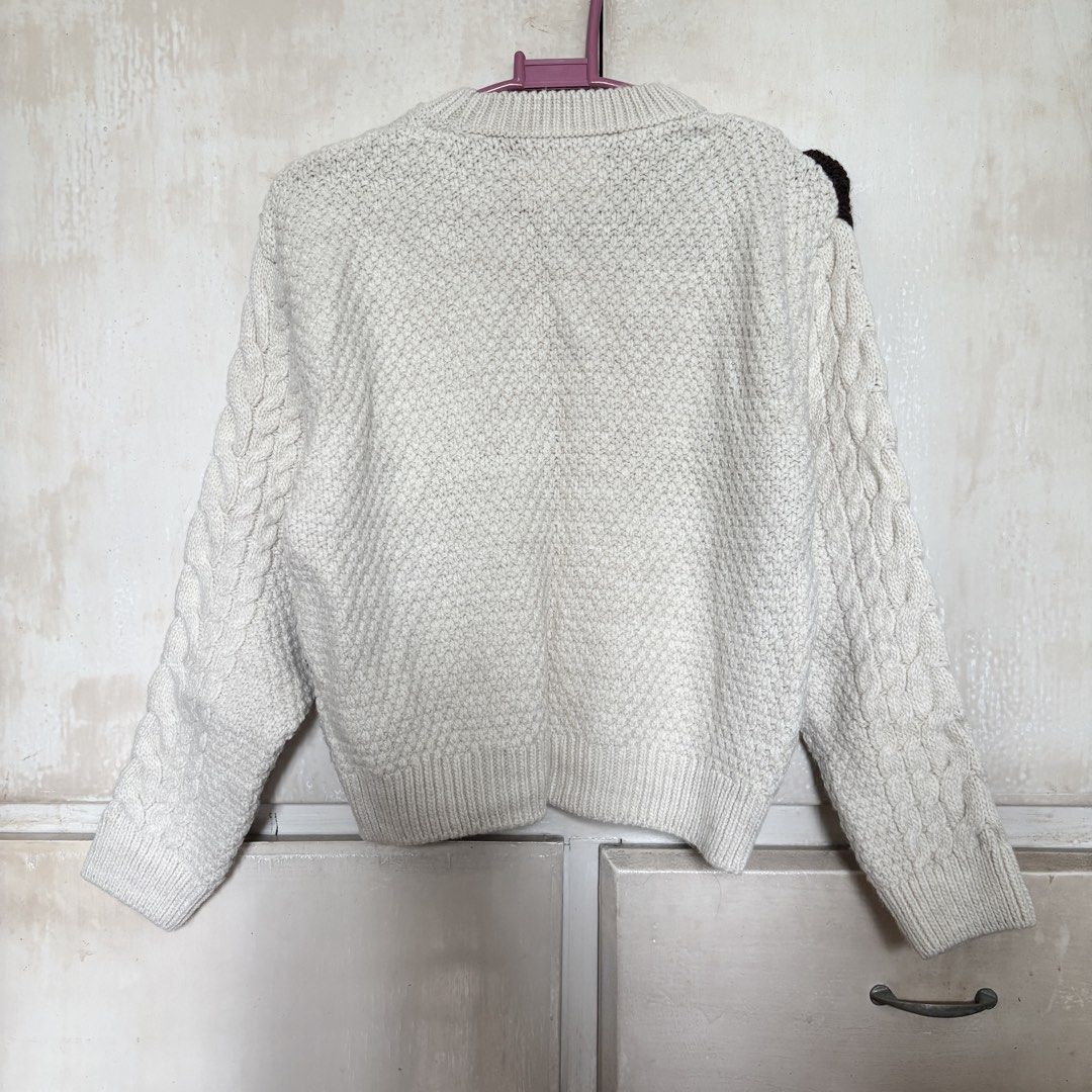 Zara Kids Cable Knit Sweater (Category: Babies & Kids Fashion) located in Pasig City. Submitted by uyamuya (Listing ID 1470753568, Image 2). Description: Brand: Zara Kids Size: 9-10 years old (140cm height).