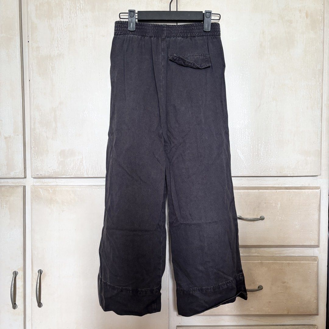 Zara Kids Trousers (Category: Babies & Kids Fashion) located in Pasig City. Submitted by uyamuya (Listing ID 1470762754, Image 2). Description: Brand: Zara Kids Size: 10 years old (140cm height).