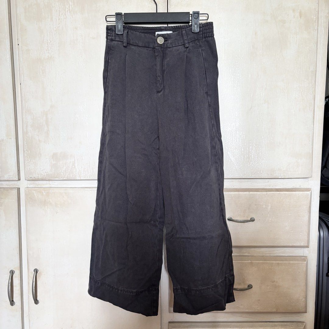 Zara Kids Trousers (Category: Babies & Kids Fashion) located in Pasig City. Submitted by uyamuya (Listing ID 1470762754, Image 1). Description: Brand: Zara Kids Size: 10 years old (140cm height).