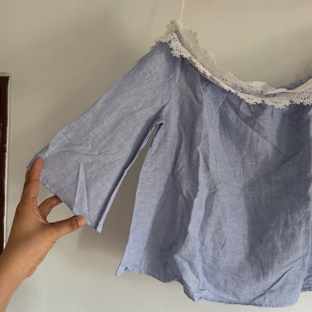 Zara offshoulder (Category: Others Tops) located in Manila. Submitted by apparella.ph (Listing ID 1470762144, Image 2). Description: Super pretty 10/10 Bust:40 Length.18 Best fits til semi L only ☑️Everything is my Own preloved / BNWT/BNWOT ☑️ not thrifted/Ukay ☑️ malukot sa picture kasi na stock sa cabinet (tinatamad mag plantsa ✌️ ) ☑️Personal items ( usually bought in US/UK/JPN ) every year po ako nag aabroad so expect i don’t sell fake items 
