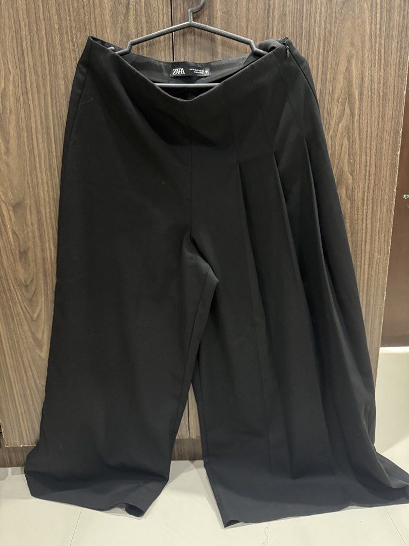 Zara pleated wide leg pants (Category: Jeans) located in Pasig City. Submitted by kodak.blue (Listing ID 1470792441, Image 1). Description: .