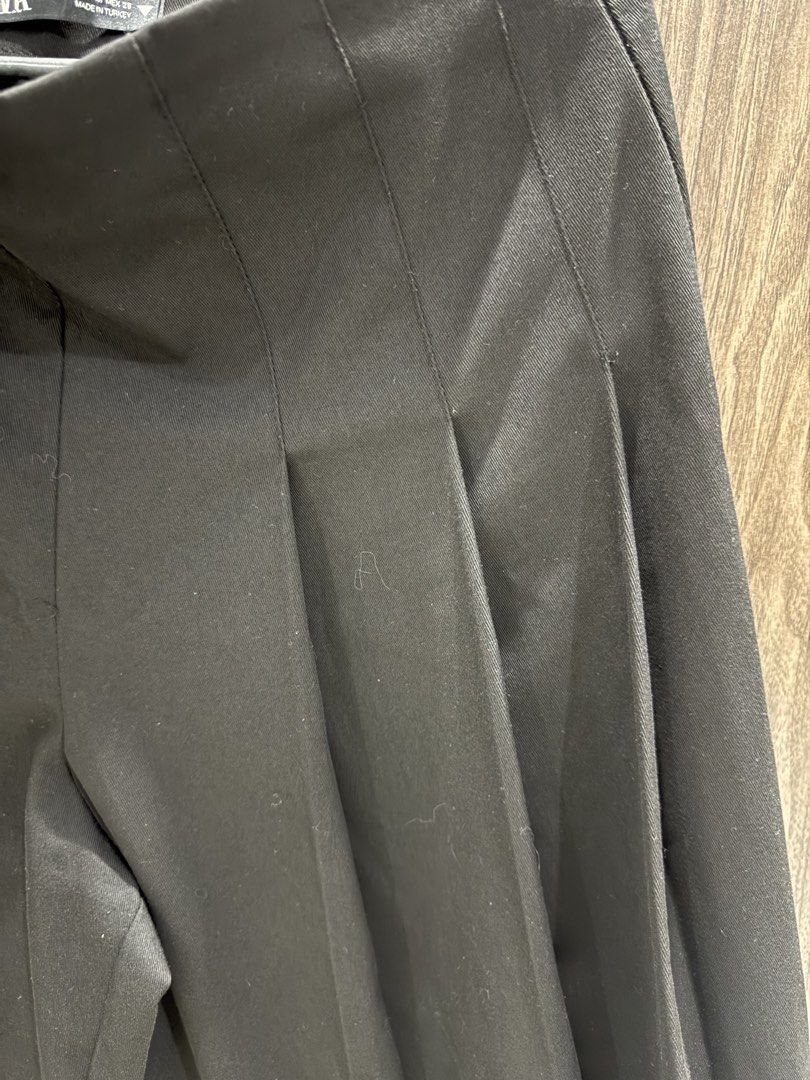 Zara pleated wide leg pants (Category: Jeans) located in Pasig City. Submitted by kodak.blue (Listing ID 1470792441, Image 2). Description: .