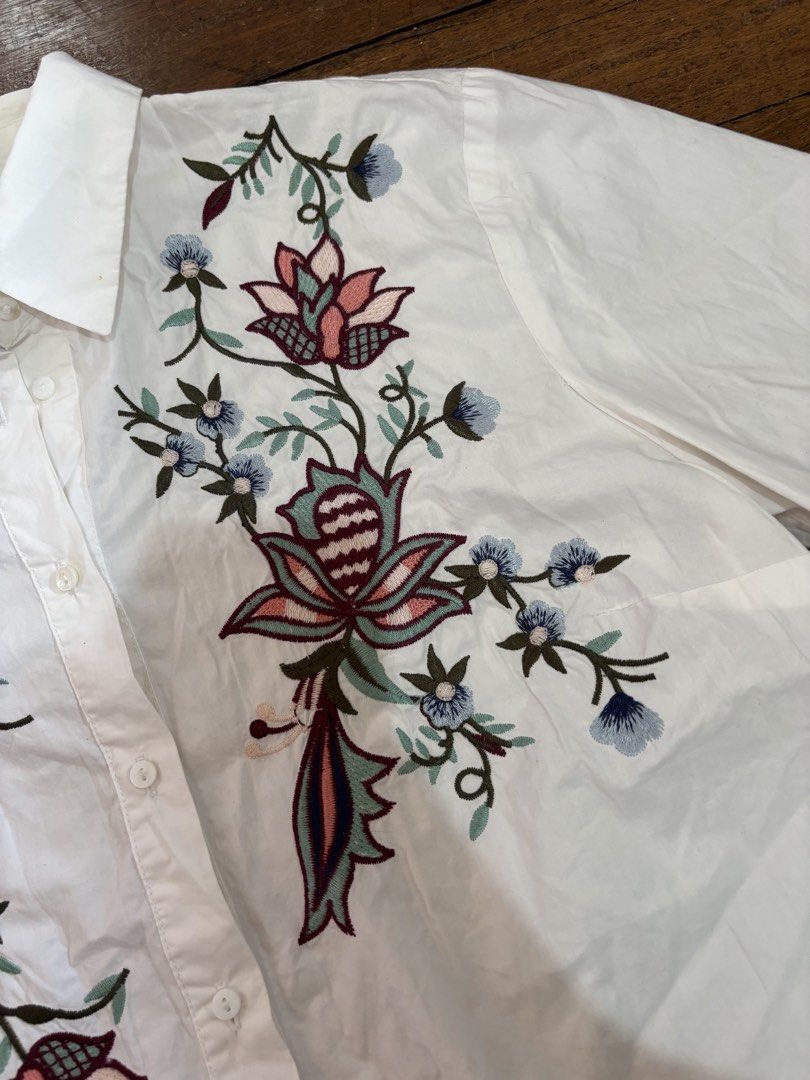 Zara polo (Category: Blouses) located in Munoz. Submitted by preluv3120 (Listing ID 1470773986, Image 3). Description: .