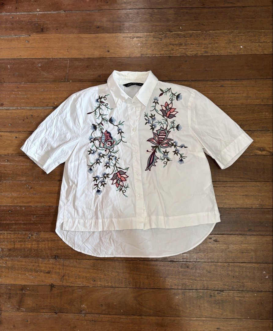 Zara polo (Category: Blouses) located in Munoz. Submitted by preluv3120 (Listing ID 1470773986, Image 1). Description: .