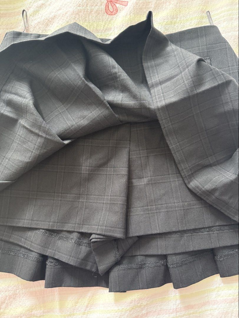 Zara pleated skirt (Category: Skirts) located in San Juan City. Submitted by anbi25 (Listing ID 1470805723, Image 2). Description: size xs only used twice rfs: decluttering .