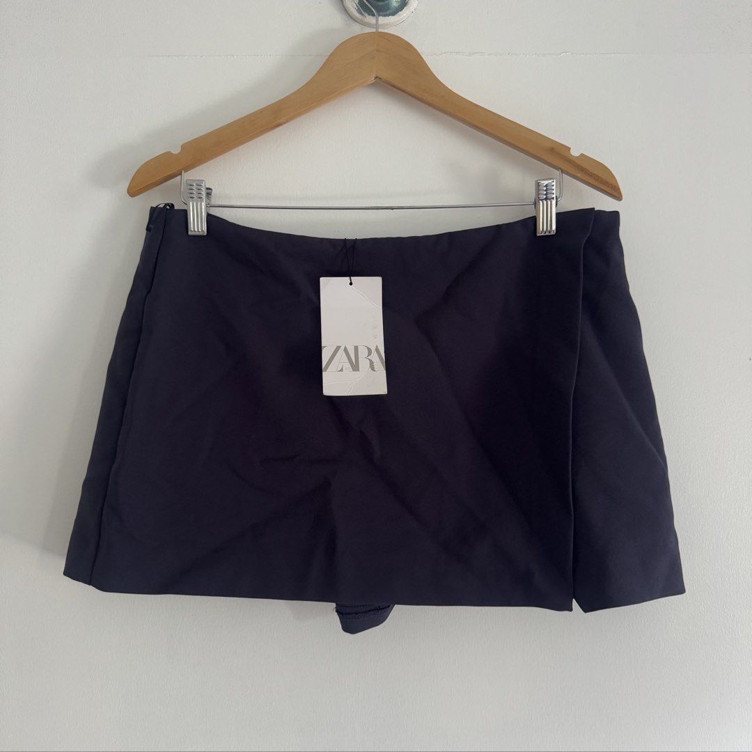 Zara Skort (Category: Skirts) located in Manila. Submitted by apparella.ph (Listing ID 1470821392, Image 1). Description: Selling low.XL Super pretty Waist:34 Lwngth:13.5 ☑️Everything is my Own preloved / BNWT/BNWOT ☑️ not thrifted/Ukay ☑️ malukot sa picture kasi na stock sa cabinet (tinatamad mag plantsa ✌️ ) ☑️Personal items ( usually bought in US/UK/JPN ) every year po ako nag aabroad so expect i don’t sell fake items and mejo pricey ☑️ check 