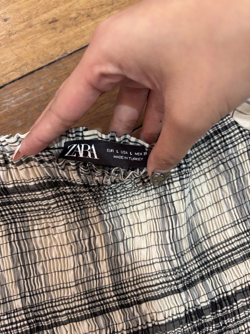 Zara Smocked top (Category: Blouses) located in Munoz. Submitted by preluv3120 (Listing ID 1470844023, Image 2). Description: .