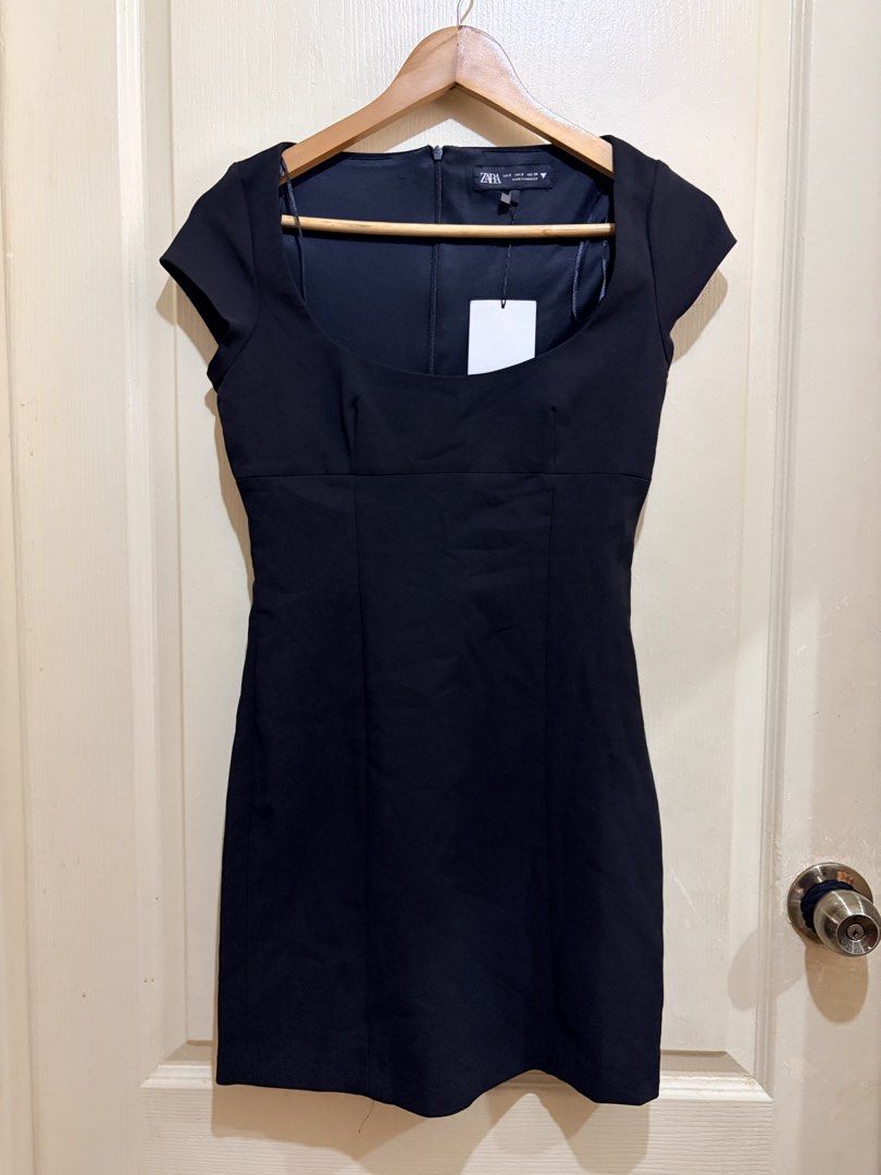 Zara Tailored Mini Fitting Dress (Category: Dresses) located in Pasig City. Submitted by shopsmart.mnl (Listing ID 1470905276, Image 2). Description: New with tag.