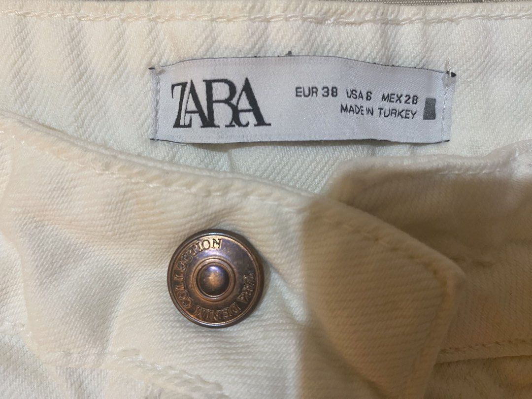 Zara White Denim shorts (Category: Shorts) located in Muntinlupa City. Submitted by aubreyraven (Listing ID 1470857332, Image 2). Description: Slightly used. With 3 small stains at the back pocket. Can be removed by washing..
