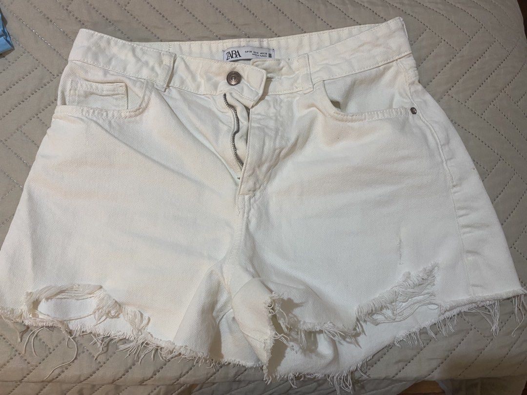 Zara White Denim shorts (Category: Shorts) located in Muntinlupa City. Submitted by aubreyraven (Listing ID 1470857332, Image 1). Description: Slightly used. With 3 small stains at the back pocket. Can be removed by washing..