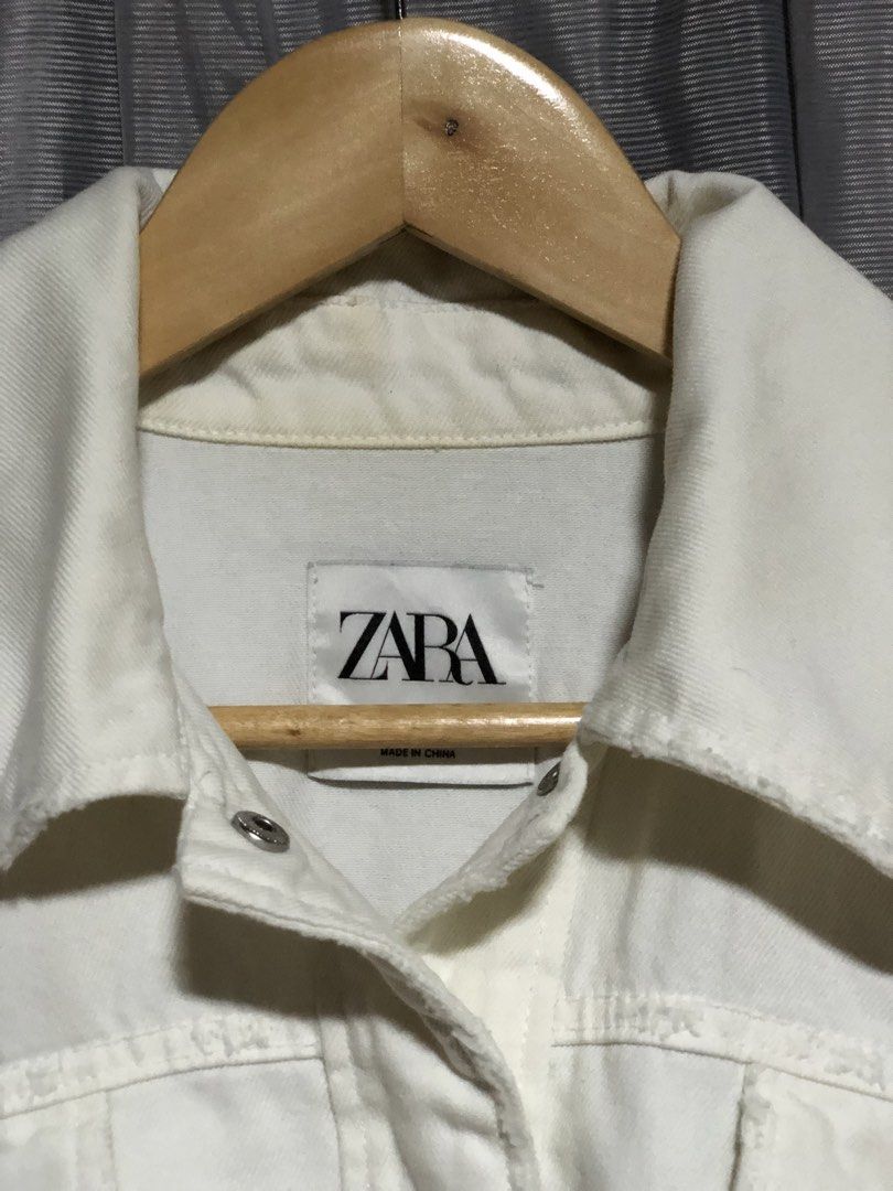 Zara White Oversized Denim Jacket (Category: Coats, Jackets and Outerwear) located in Calbayog City. Submitted by thriftme.bro (Listing ID 1470781739, Image 3). Description: Zara white oversized denim jacket, size XS. Features distressed details, snap-button closure, and chest pockets. Perfect for casual layering..