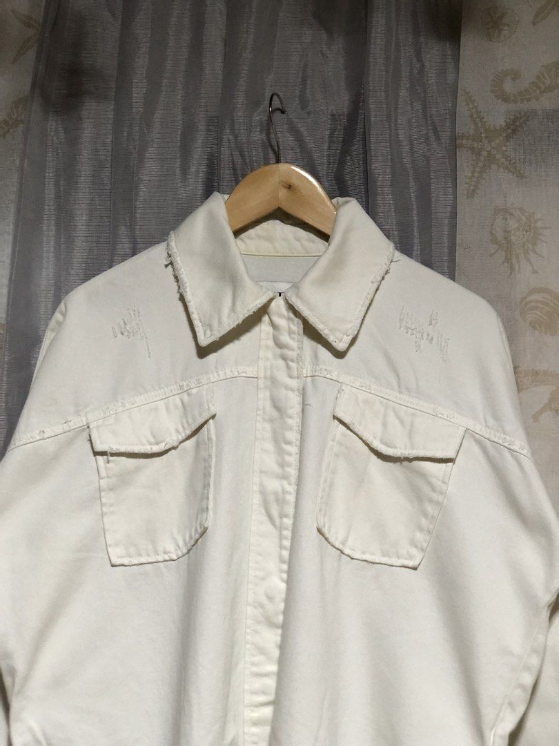 Zara White Oversized Denim Jacket (Category: Coats, Jackets and Outerwear) located in Calbayog City. Submitted by thriftme.bro (Listing ID 1470781739, Image 2). Description: Zara white oversized denim jacket, size XS. Features distressed details, snap-button closure, and chest pockets. Perfect for casual layering..