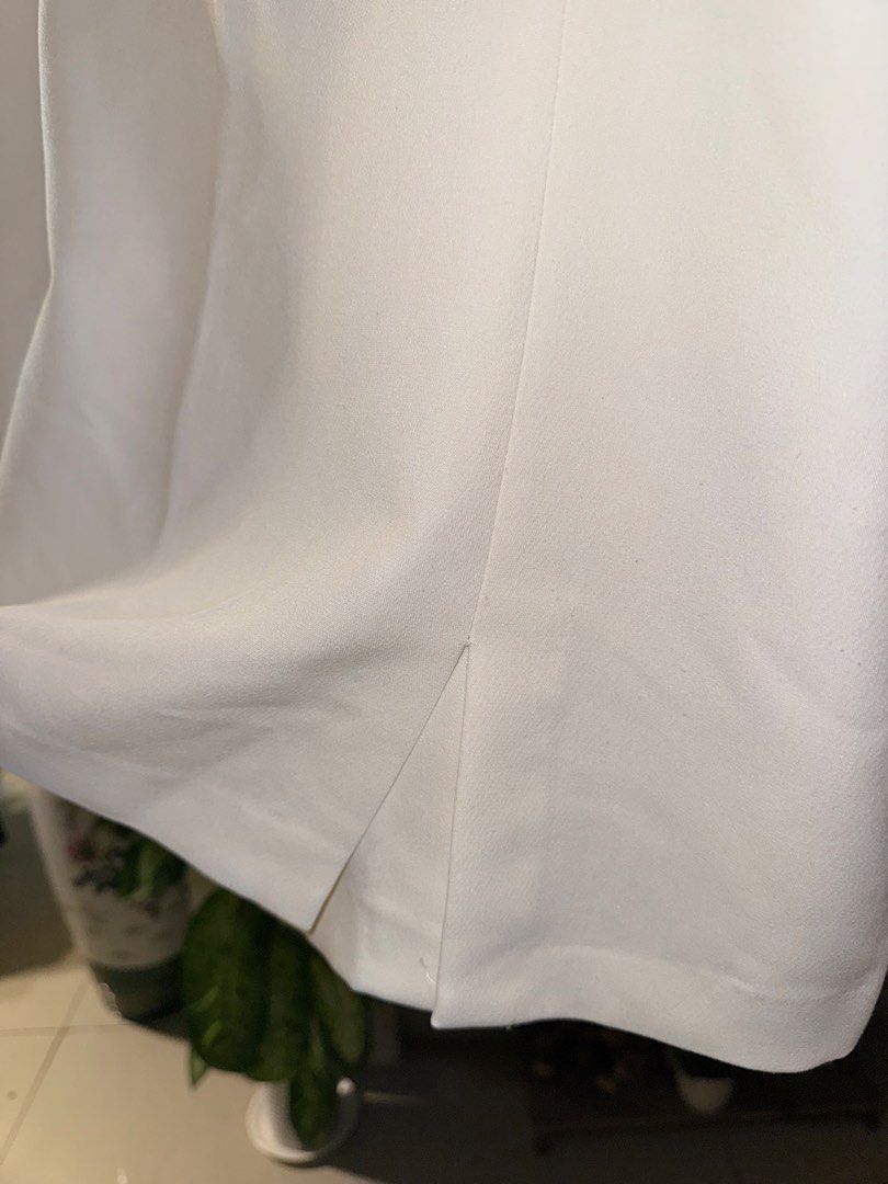 Zara White Skort Size XL (Category: Skirts) located in Manila. Submitted by clalala.fire (Listing ID 1470891519, Image 2). Description: In good condition No flaws.