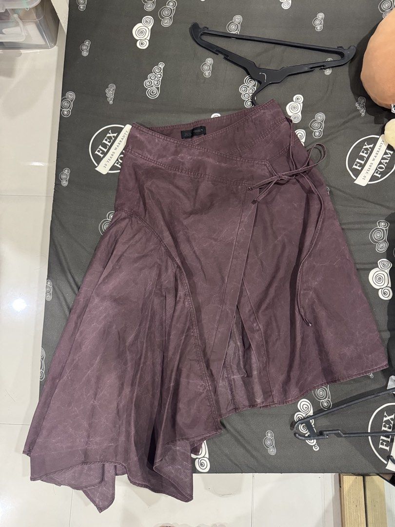 Zara wrap skirt (Category: Skirts) located in Pasig City. Submitted by kodak.blue (Listing ID 1470790022, Image 1). Description: .