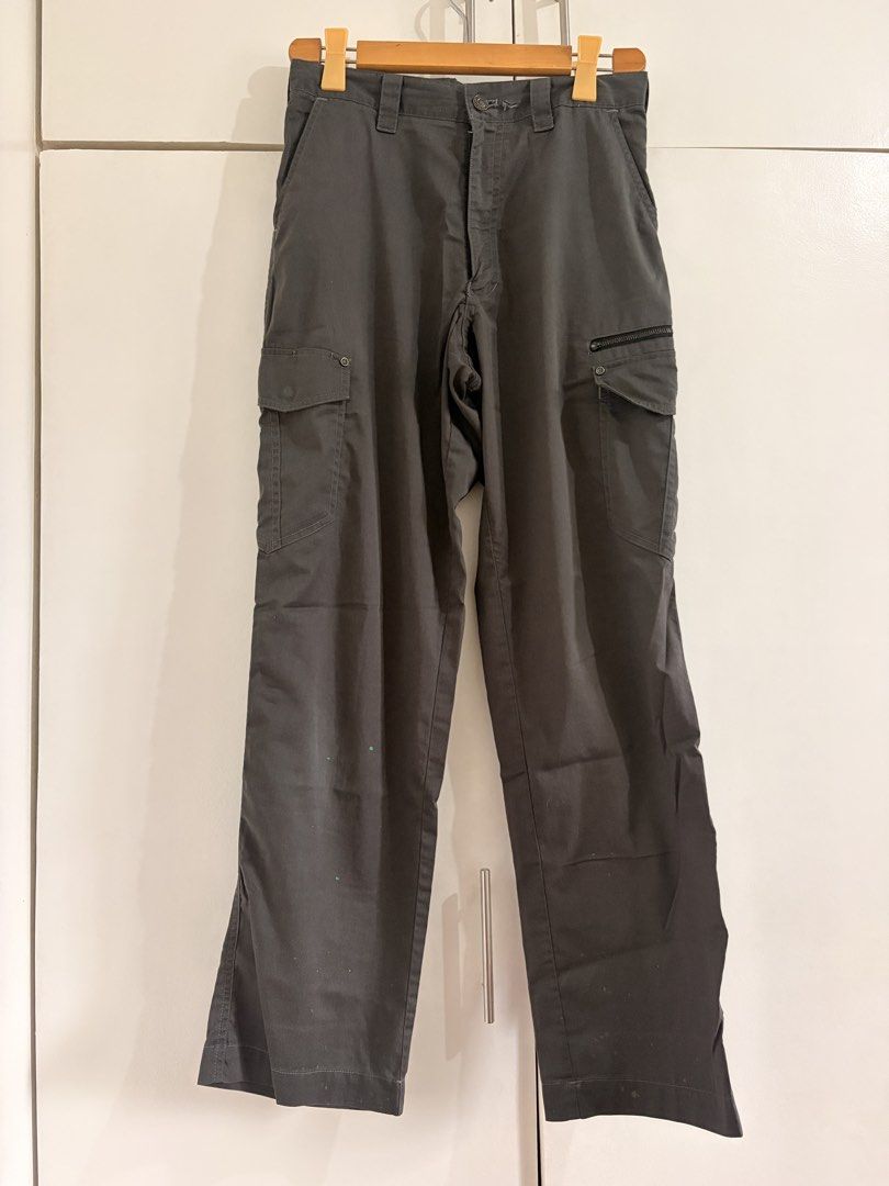 Z-Dragon Dark Grey Cargo Pants (Category: Jeans) located in Marikina City. Submitted by _bananahanaa (Listing ID 1470797386, Image 1). Description: - Brand: Z-Dragon - Color: Dark Grey - Material: Durable cotton fabric - Fit: Standard straight leg - Features: Multiple snap-button pockets, extra zipped pocket on the left leg, and waistband belt loops - Style: Ideal for workwear or casual streetwear - size 27-28.