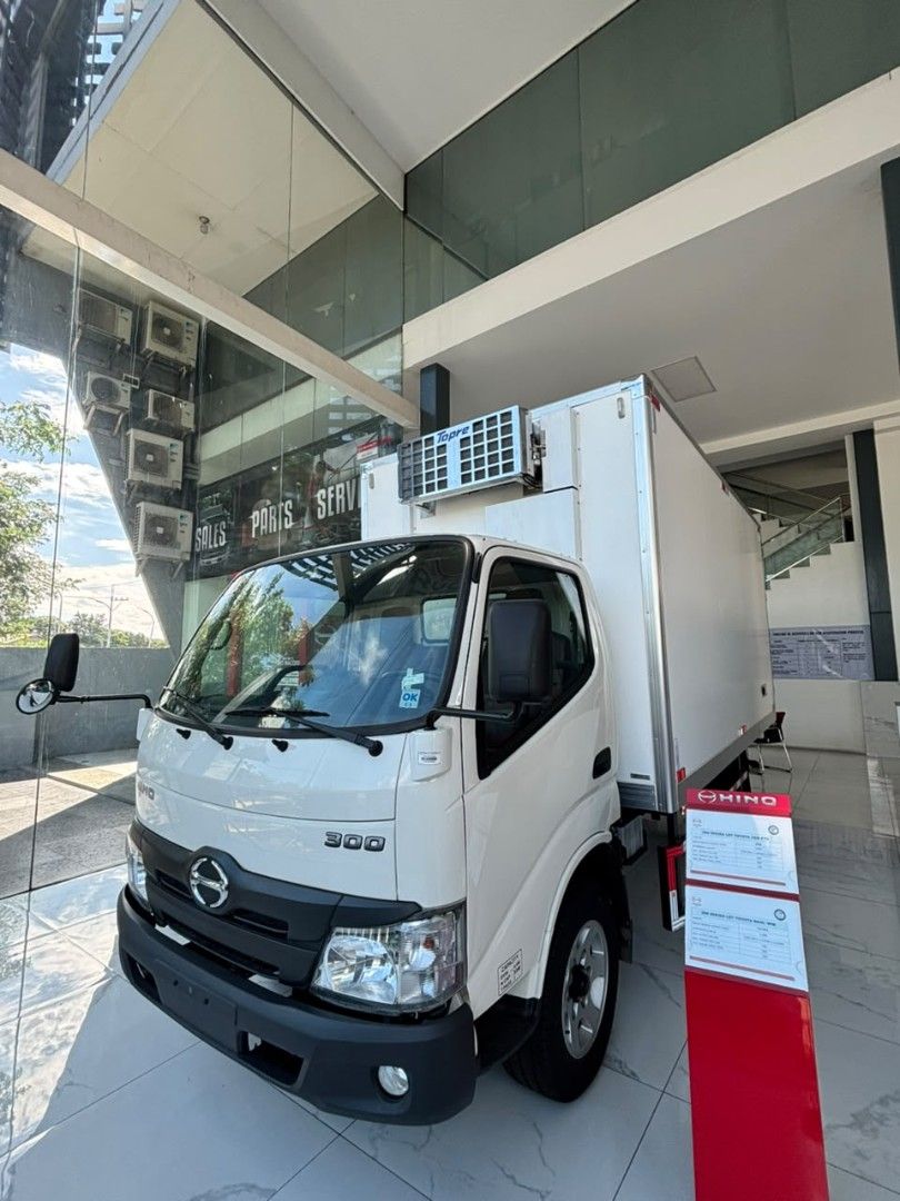 ZERO DOWNPAYMENT BRAND NEW 14FT REF VAN (Category: Industrial Equipment) located in Bacoor. Submitted by eadricellie (Listing ID 1470748914, Image 1). Description: ‼️AVAILABLE ON HAND STOCKS REF VAN‼️ HINO 300 SERIES 14FT REF VAN SASAPIT NA ANG HOLIDAY SEASON BAKA PARA SAYO NA TO!🫡 SALUBONGIN ANG BAGONG TAON NA POSITIBO✨️✨️🙏 BAKA ISA KA SA HINO! esti DITO! ✅️FROZEN MEAT ✅️FROZEN FOODS & PRODUCTS ✅️FRUITS AND VEGETABLES ✅️CUBE ICE 📢PWDE SA FINA