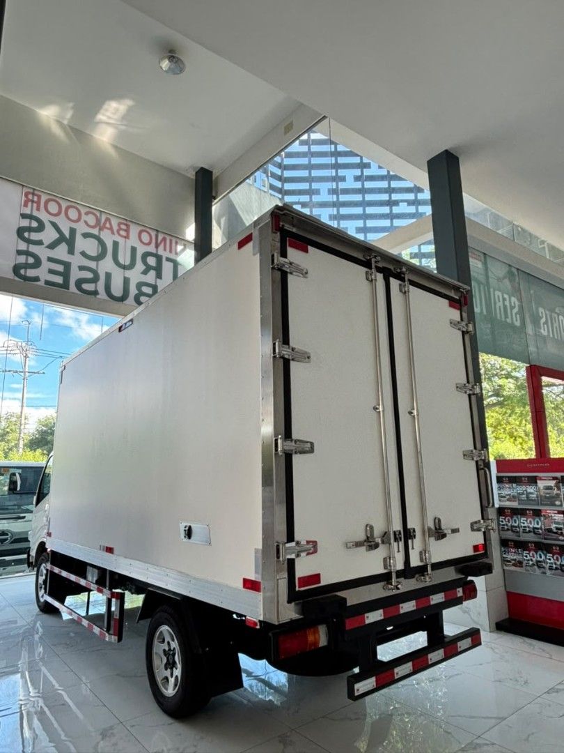 ZERO DOWNPAYMENT BRAND NEW 14FT REF VAN (Category: Industrial Equipment) located in Bacoor. Submitted by eadricellie (Listing ID 1470748914, Image 2). Description: ‼️AVAILABLE ON HAND STOCKS REF VAN‼️ HINO 300 SERIES 14FT REF VAN SASAPIT NA ANG HOLIDAY SEASON BAKA PARA SAYO NA TO!🫡 SALUBONGIN ANG BAGONG TAON NA POSITIBO✨️✨️🙏 BAKA ISA KA SA HINO! esti DITO! ✅️FROZEN MEAT ✅️FROZEN FOODS & PRODUCTS ✅️FRUITS AND VEGETABLES ✅️CUBE ICE 📢PWDE SA FINA