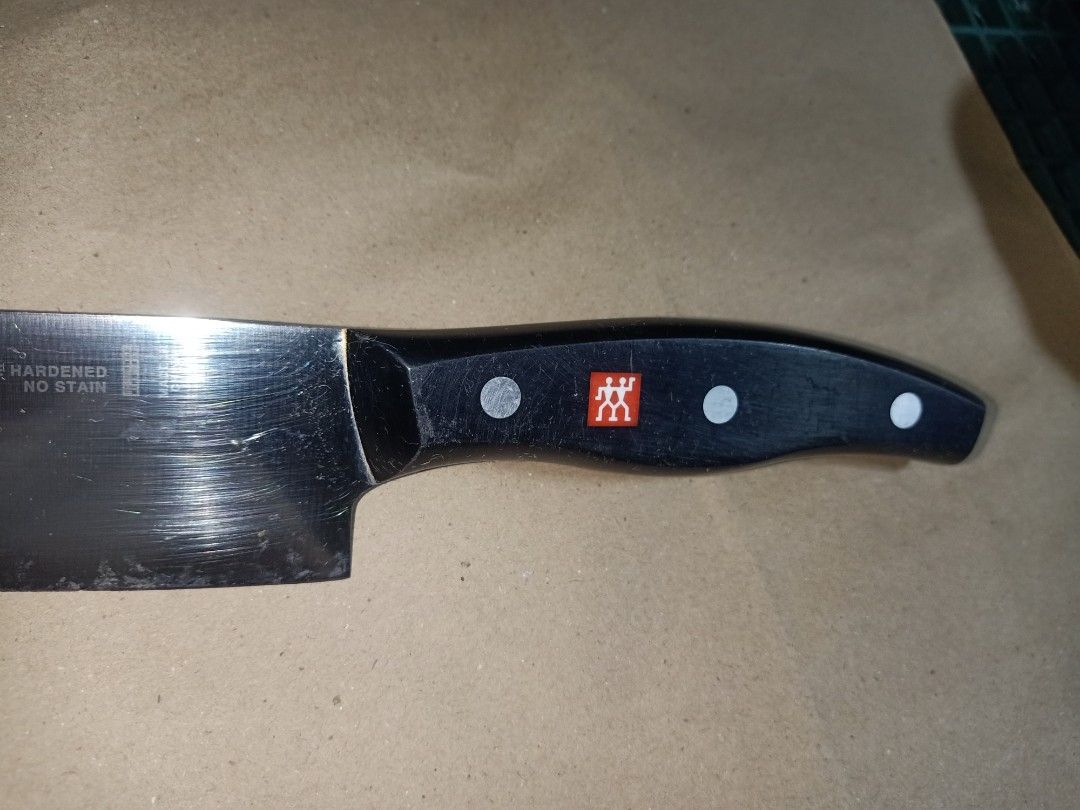 Zwilling j.a henckels twin pullox knife (Category: Knives & Chopping Boards) located in Pasig City. Submitted by urdal01 (Listing ID 1470834626, Image 3). Description: goodcondition/surplus 7inch blade china made see the pictures for details.