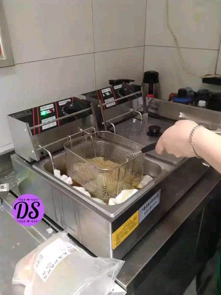 12L Electric Double Deep Fryer (Category: Fryers) located in Manila. Submitted by micoooy (Listing ID 1470936771, Image 3). Description: .