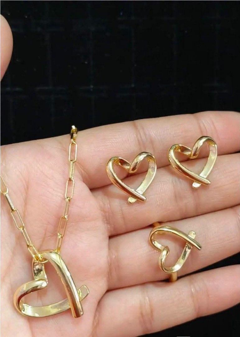 14K Vermeil Gold 3n1 Set (Category: Necklaces) located in Caloocan City. Submitted by cheskhaionlinestore2.0 (Listing ID 1470946639, Image 2). Description: New Collection 🥰 14k GOLD VERMEIL Super Sale ⚡ 3n1 Set ₱1200 only 📌 What is Vermeil Gold? 14K Vermiel Gold Gold vermeil (pronounced ver-may) is a high-quality type of gold-plated jewelry defined by a sterling silver base metal, a thick gold layer (at least 2.5 microns), and a gold purity of 
