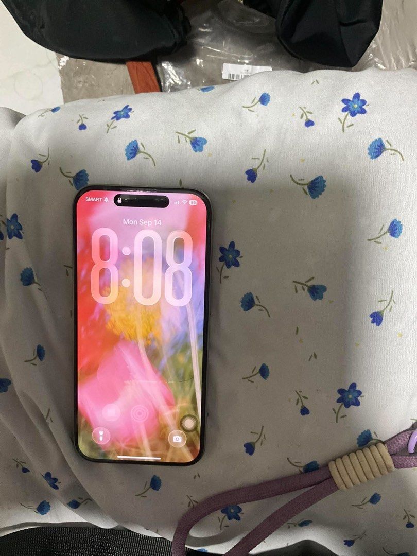 15 Pro 128 GB (Category: iPhone 15 Series) located in Quezon City. Submitted by ejulianne (Listing ID 1470948572, Image 3). Description: 15 pro Natural titanium 128 GB 80% BH No issue and never repaired Any sim With Box With Free Phone cases.