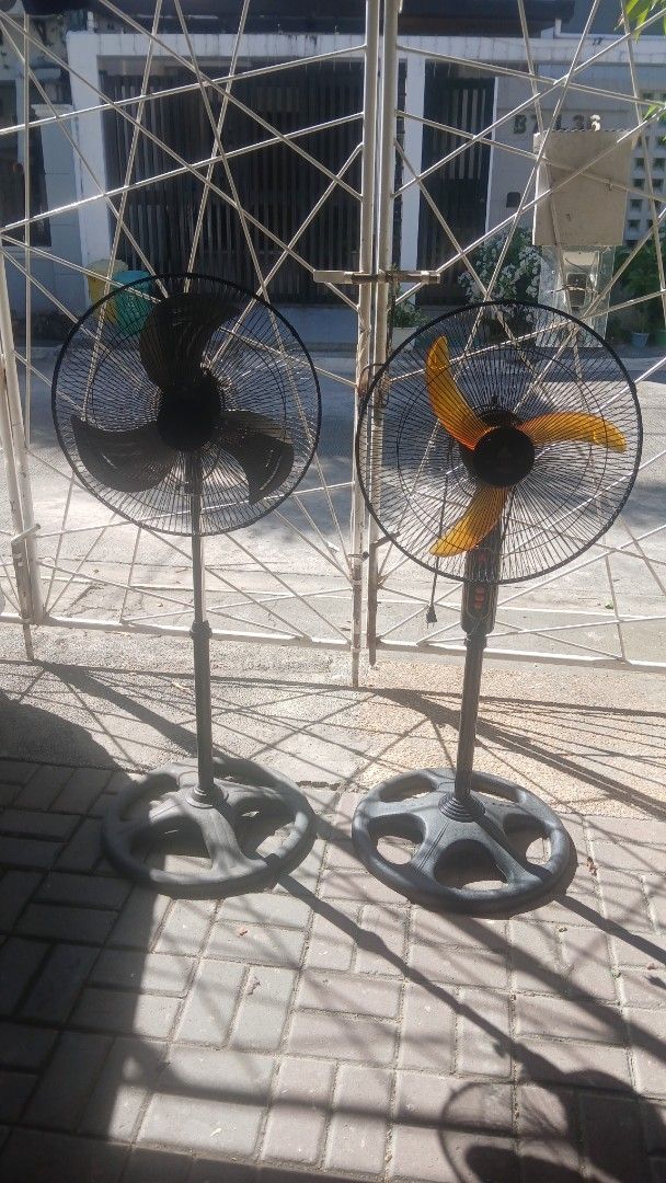 18" Stand Fan Bundle Set (hanabishi & Union) (Category: Fans) located in Bacoor. Submitted by jmsalx.cls (Listing ID 1471014810, Image 1). Description: 2 18" stand fans for sale (union & hanabishi) no issue price 1.6k (can be negotiable) Message for more details.
