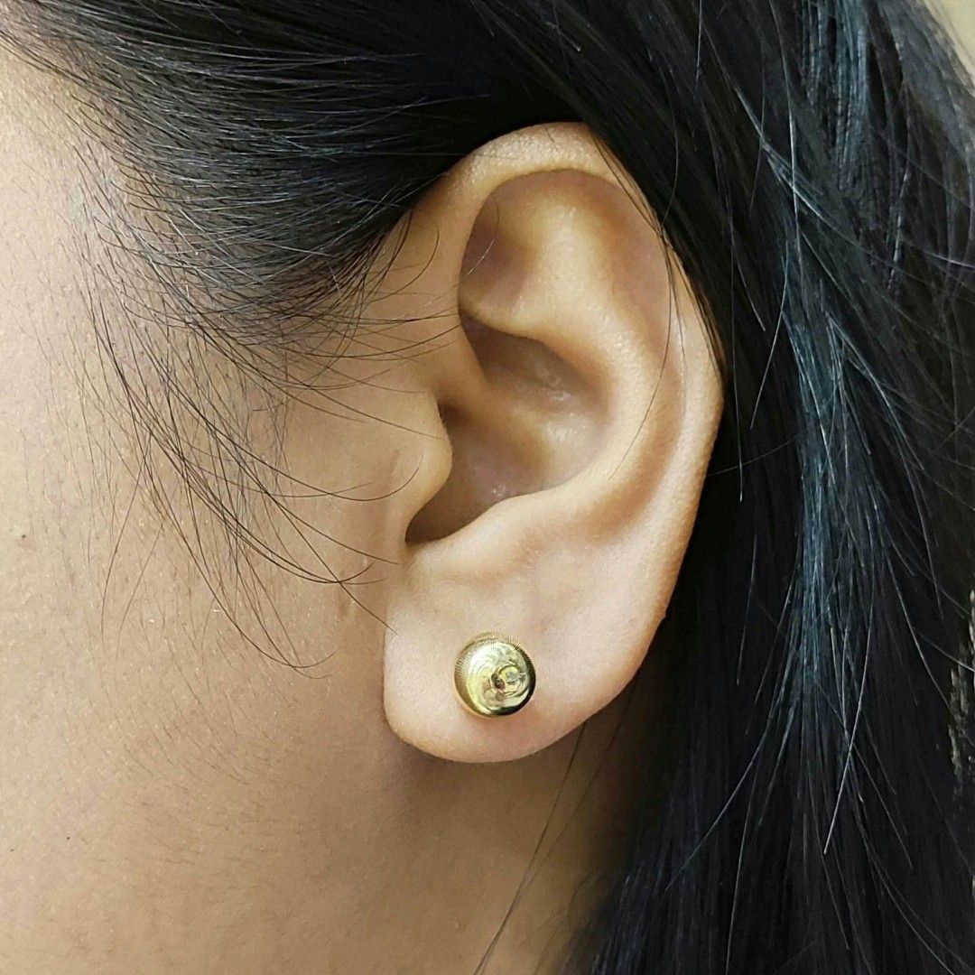18k Hk gold ball earrings (Category: Earrings) located in Manila. Submitted by bhelgoldseller2ndaccount (Listing ID 1471051478, Image 2). Description: New!!✨New!!✨New!! Authentic 18k Hk Golds 💯pawnable/naisasanla 💯with high appraisal rate 💯good investment 💯Direct supplier price 👉OPEN for resellers 🌺please take time to evaluate their actual sizes and grams 👉Best panggift for all occasions ✅ Sold per grams not per piece Kya lowest price ✅Wit