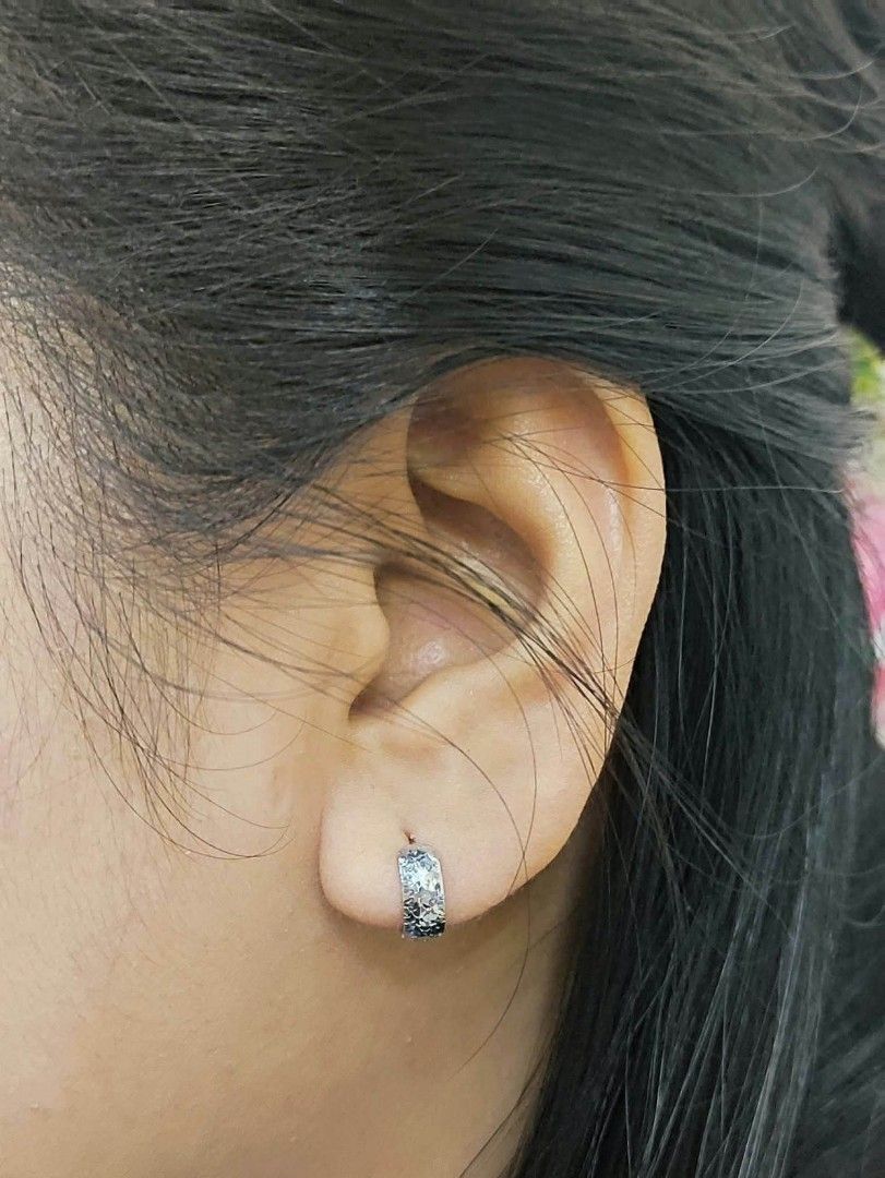 18k Hk gold earrings (Category: Earrings) located in Manila. Submitted by bhelgoldseller2ndaccount (Listing ID 1471051278, Image 2). Description: New!!✨New!!✨New!! Authentic 18k Hk Golds 💯pawnable/naisasanla 💯with high appraisal rate 💯good investment 💯Direct supplier price 👉OPEN for resellers 🌺please take time to evaluate their actual sizes and grams 👉Best panggift for all occasions ✅ Sold per grams not per piece Kya lowest price ✅With pro
