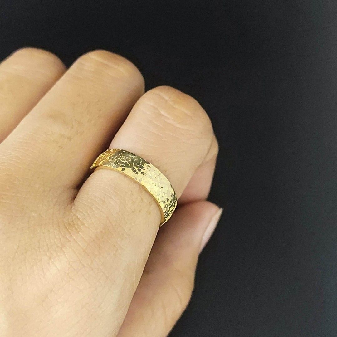 18k Hk gold fishscale ring (Category: Rings) located in Manila. Submitted by bhelgoldseller2ndaccount (Listing ID 1471051089, Image 3). Description: New!!✨New!!✨New!! Authentic 18k Hk Golds 💯pawnable/naisasanla 💯with high appraisal rate 💯good investment 💯Direct supplier price 👉OPEN for resellers 🌺please take time to evaluate their actual sizes and grams 👉Best panggift for all occasions ✅ Sold per grams not per piece Kya lowest price ✅With 