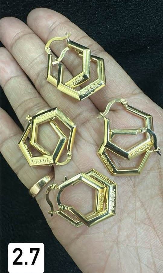 18k Saudi gold Prada earrings (Category: Earrings) located in Manila. Submitted by bhelgoldseller2ndaccount (Listing ID 1470984902, Image 2). Description: New!!✨New!!✨New!! Authentic 18k Saudi Golds 💯pawnable/naisasanla 💯with high appraisal rate 💯good investment 💯Direct supplier price 👉OPEN for resellers 🌺please take time to evaluate their actual sizes and grams 👉Best panggift for all occasions ✅ Sold per grams not per piece Kya lowest pri