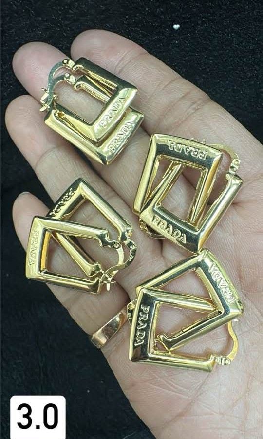18k Saudi gold Prada earrings (Category: Earrings) located in Manila. Submitted by bhelgoldseller2ndaccount (Listing ID 1470984902, Image 3). Description: New!!✨New!!✨New!! Authentic 18k Saudi Golds 💯pawnable/naisasanla 💯with high appraisal rate 💯good investment 💯Direct supplier price 👉OPEN for resellers 🌺please take time to evaluate their actual sizes and grams 👉Best panggift for all occasions ✅ Sold per grams not per piece Kya lowest pri