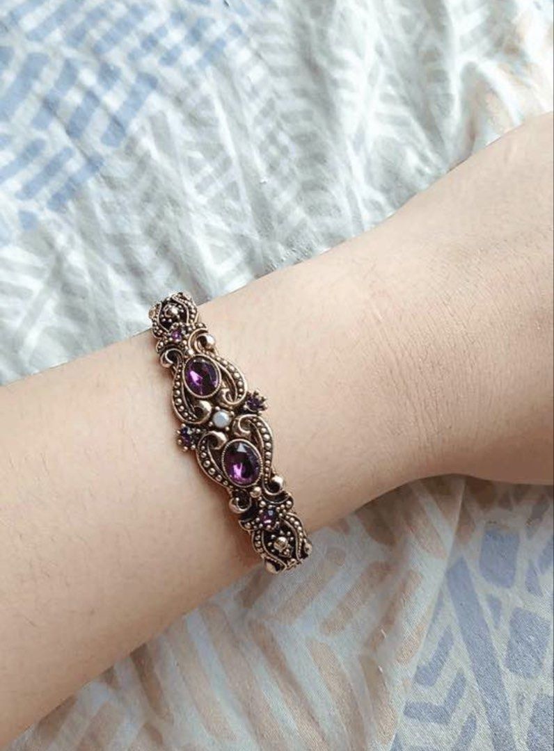 1974 Vintage Queensberry Bangle bracelets (Category: Bracelets) located in Manila. Submitted by claranoreen (Listing ID 1470935549, Image 3). Description: 1974 Queensberry vintage bangle bracelets super nice in actual this is an antique collection .
